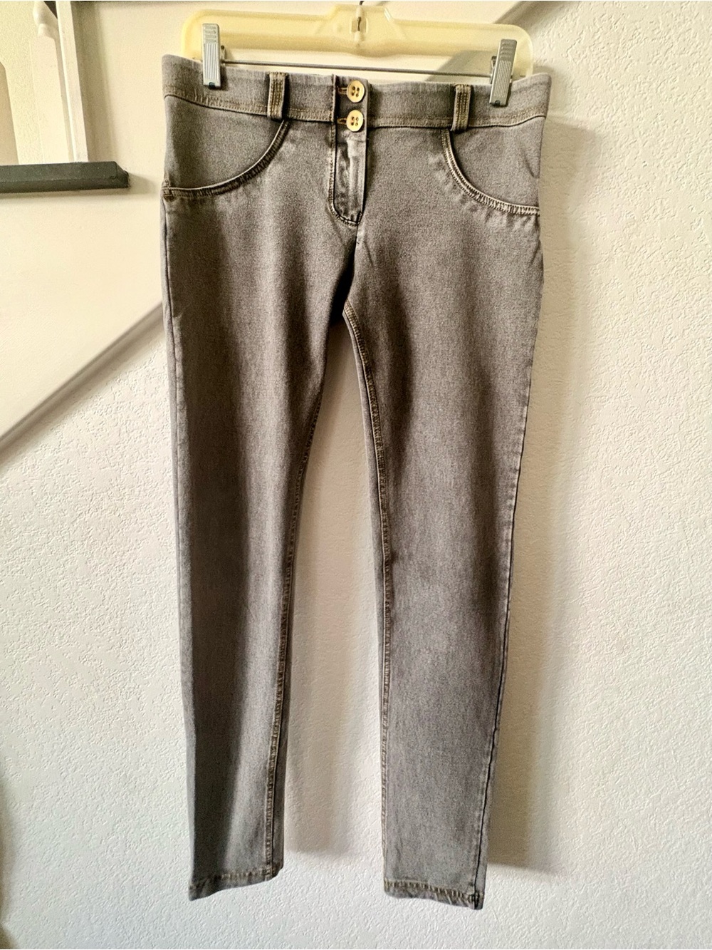 Slim Gray Women's Skinny Jeans with Double-Button Waist